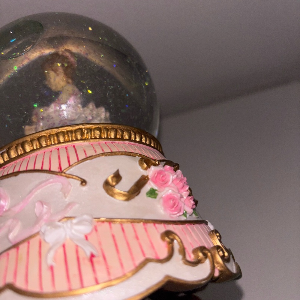 SAN FRANCISCO MUSIC BOX COMPANY BALLERINA SNOW GLOBE Beautiful Condition - Picture 2 of 5
